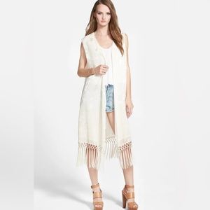 ASTR The Label Ivory Fringe Hem Floral Kimono Vest